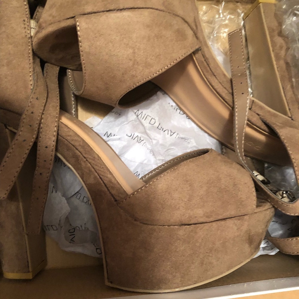 Heels - Picture 2 of 2